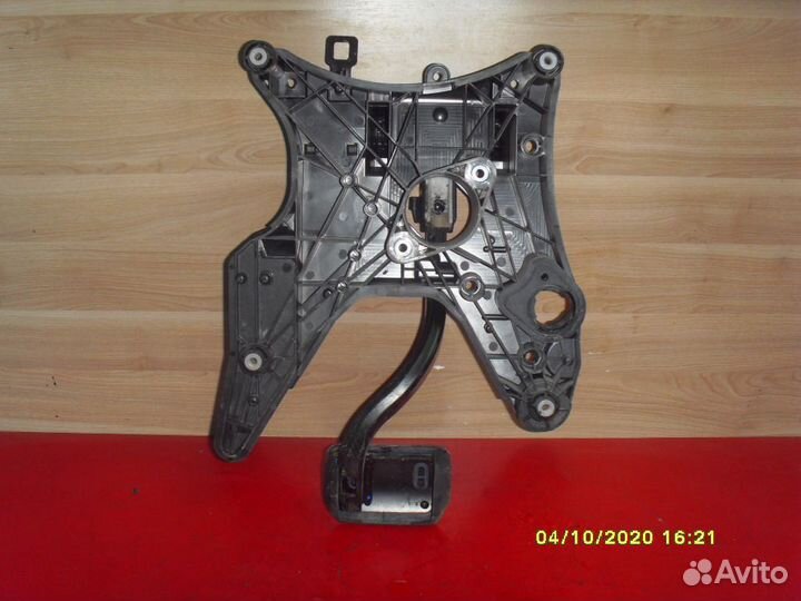 Педаль тормоза Volkswagen Touareg (NF) (7P5)