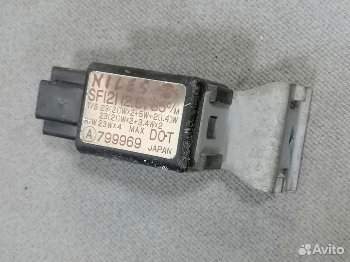 Реле аварийной сигнализации Nissan Bluebird 1987