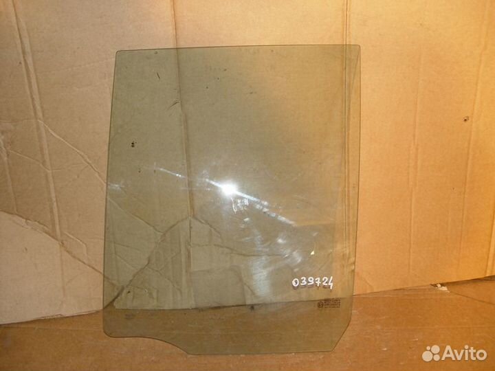 Стекло задней двери Nissan navara d40 2007г