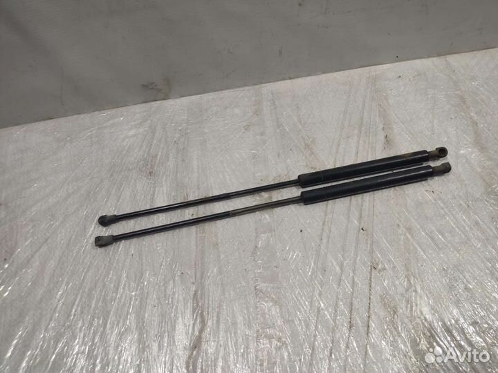 Упор стойка крышки багажника Range Rover 3 Vogue