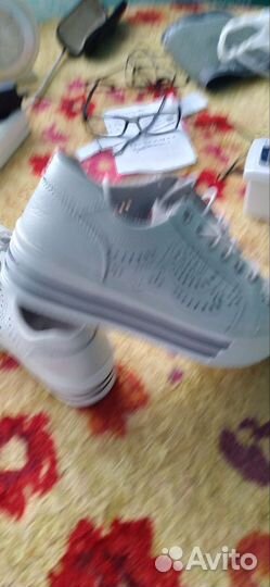 Кроссовки женские кожаные