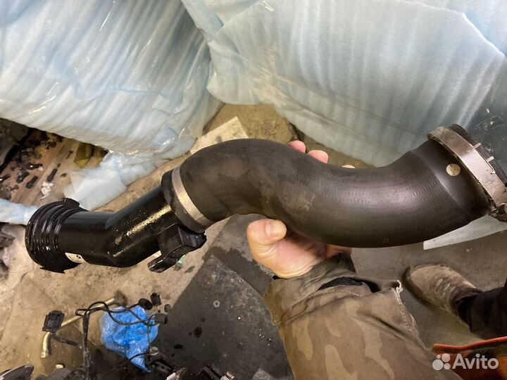 Пaтpубoк интeркулеpа правый BMW 1 F20 N13B16 75975