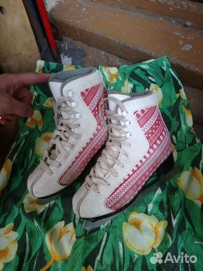 Коньки фигурные женские 36