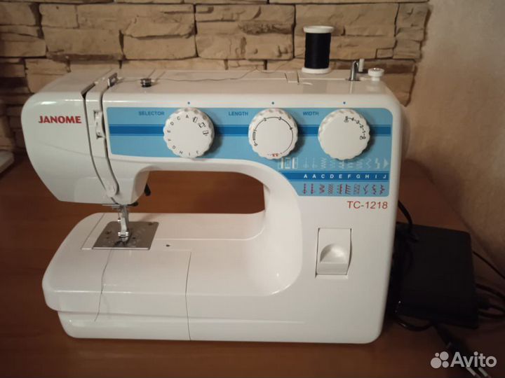 Швейная машина Janome