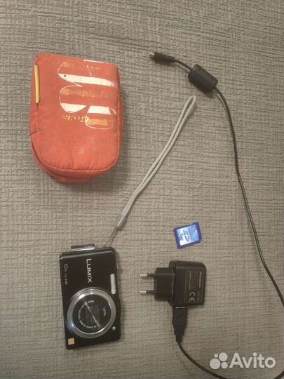 Компактный фотоаппарат