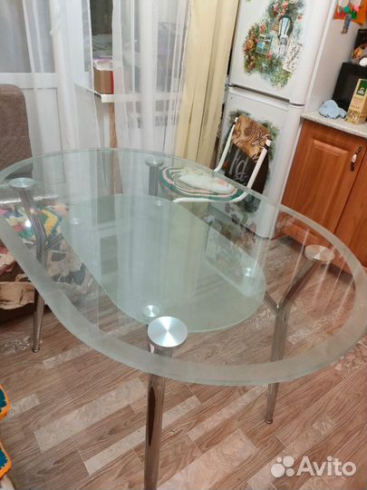 Кухонный стол стеклянный