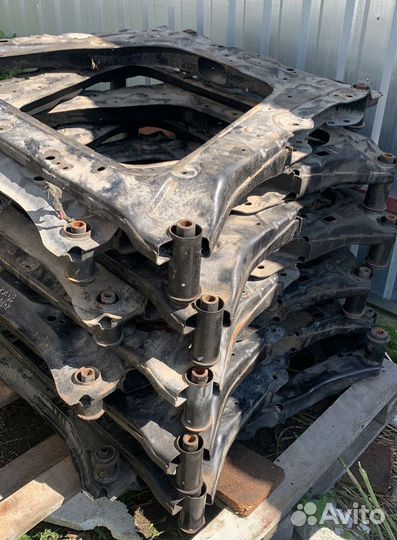 Подрамник передний Nissan Juke