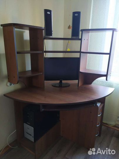 Компьютерный стол