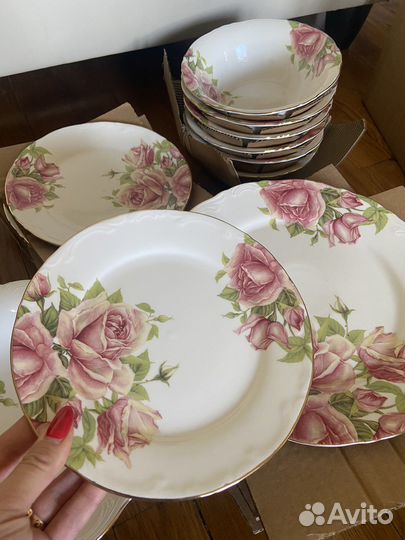 Сервиз. Новый. Фарфор. На 6 персон, 19 предметов