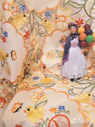 Винтажная скатерть пасхальная чайная с вышивкой