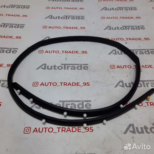 Уплотнитель капота Solaris 17