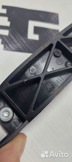 Кронштейн ручки двери задний левый Geely Coolray