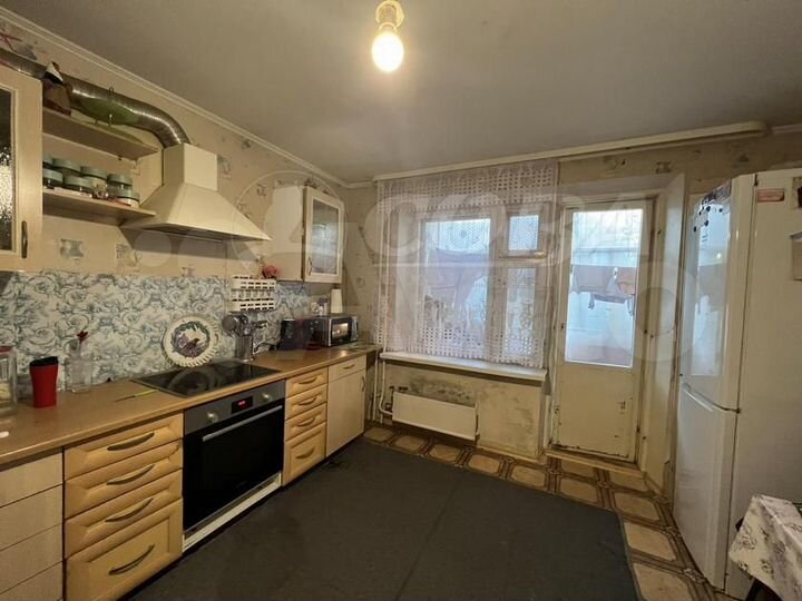 3-к. квартира, 93 м², 1/10 эт.