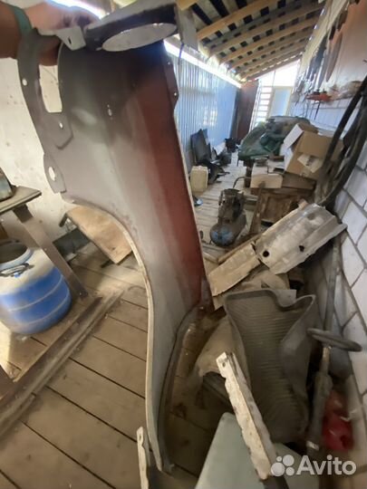 Крыло переднее правое газ 24