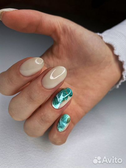 Педикюр с покрытием лаком