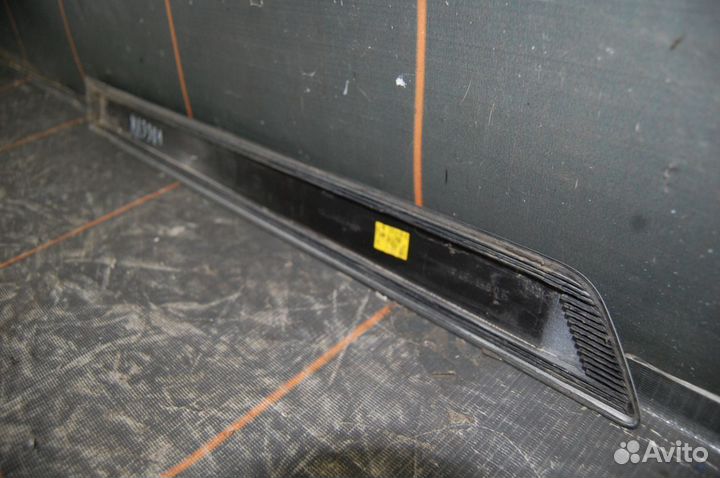 Накладка двери задней левой - Skoda Yeti