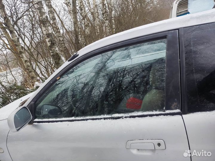 Стекло переднее левое Mitsubishi Colt 5 CJ0 1998