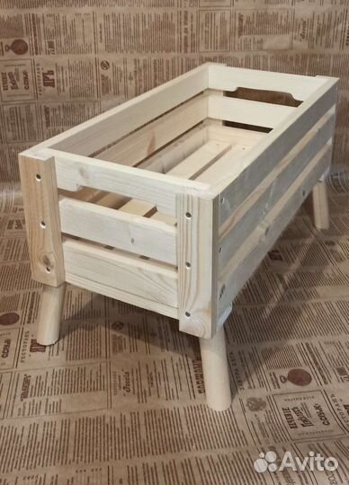 Ящик на ножках для цветов