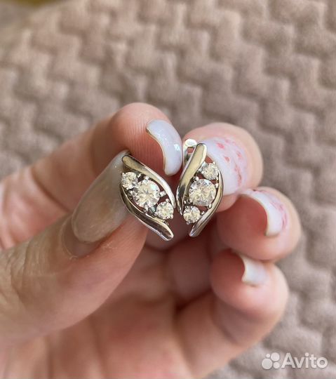 Серебряные серьги с фианитами