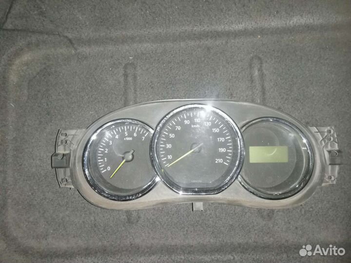 Панель приборов Рено Логан Сандеро