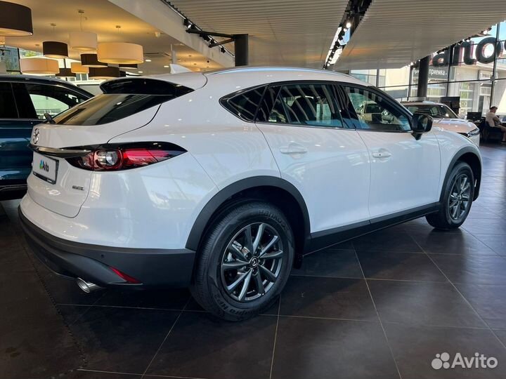 Mazda CX-4, 2022