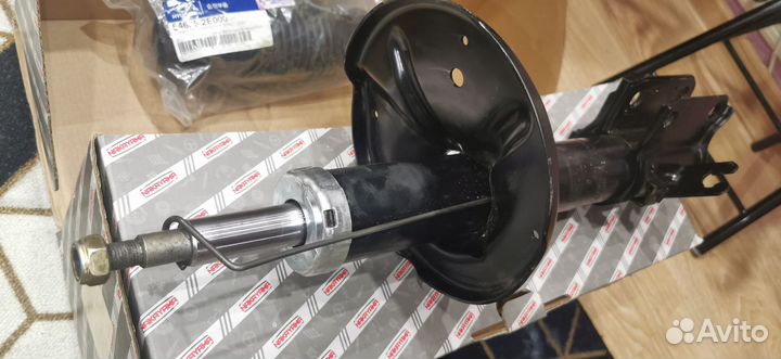 Стойка передняя правая газовая