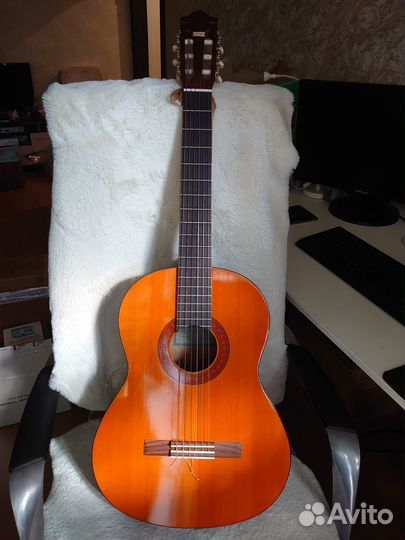 Продам гитару классическую