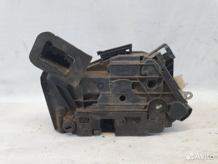 Замок двери задний левый Volkswagen Polo седан