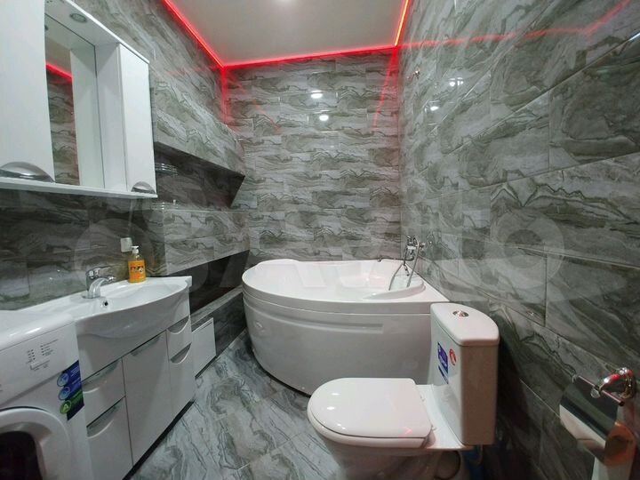 3-к. квартира, 100 м², 1/6 эт.