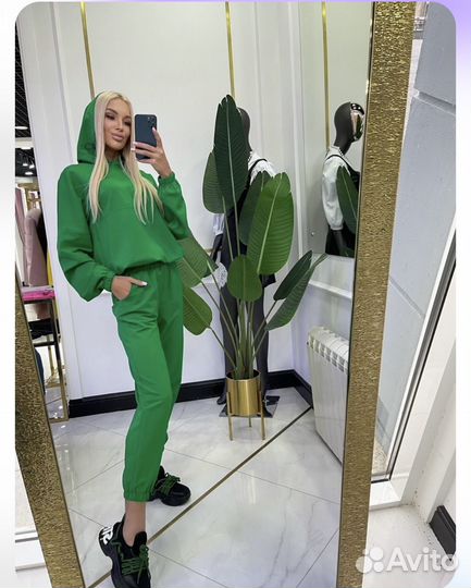 Спортивный костюм женский