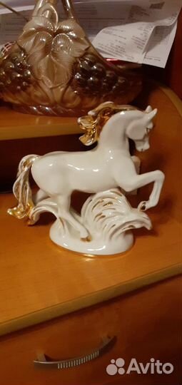 Фарфоровая статуэтка конь огонь без сколов, трещин