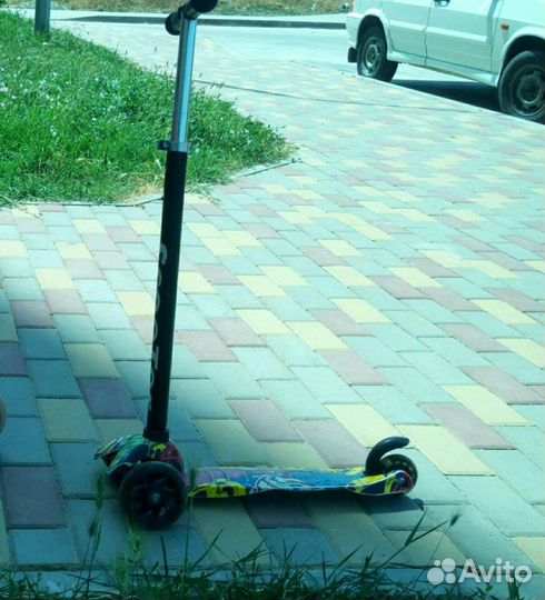 Самокат трехколесный