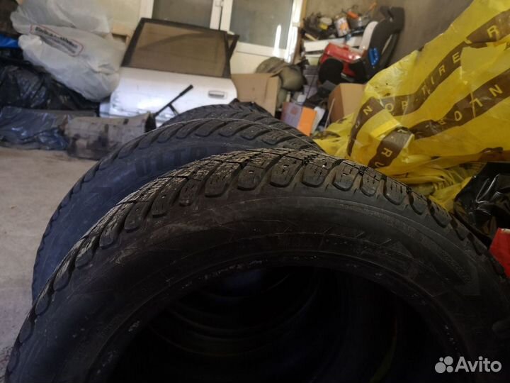 Goodyear UltraGrip Ice 215/55 R17 98T