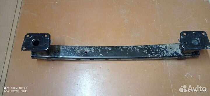 Задний усилитель бампера Ford Kugo-2