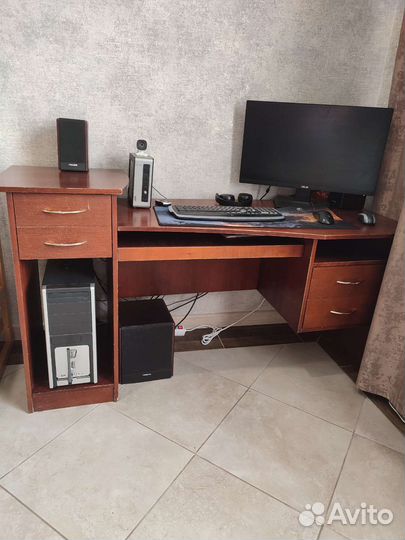 Компьютерный стол