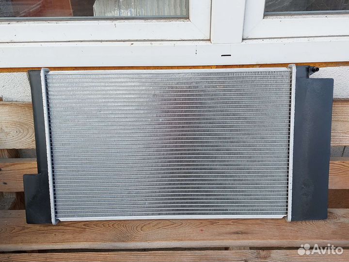 Королла Е150,Аурис радиатор охлаждения 1640037250