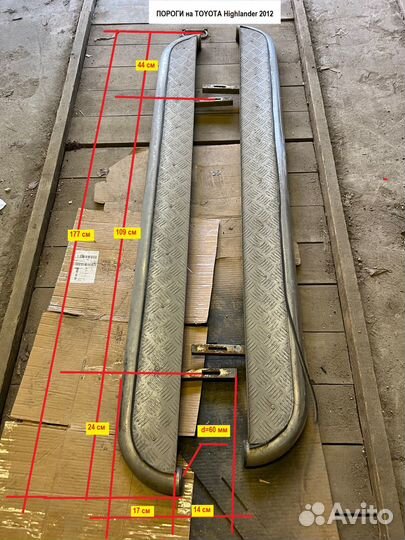 Порог левый нержавейка на Toyota Highlander 2012
