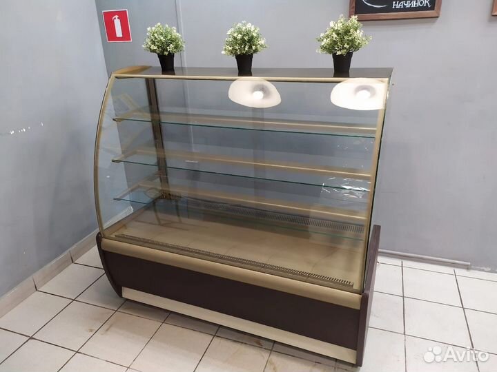 Кондитерская витрина