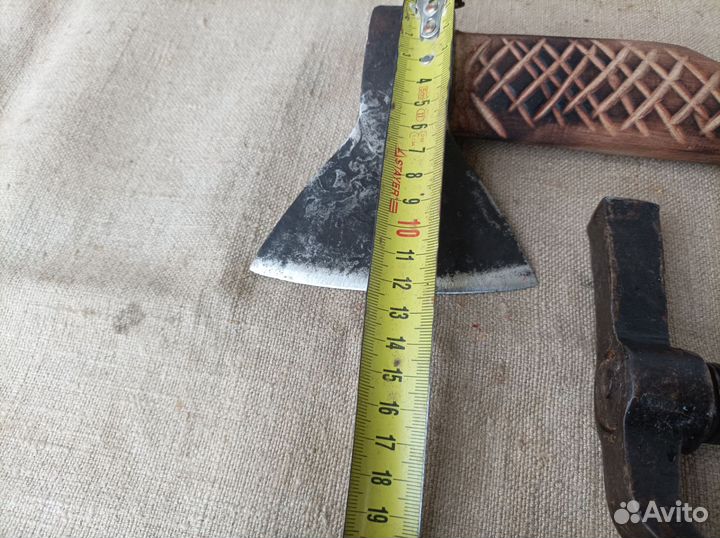 Старинный молоток, коварный топор, Одним лотом