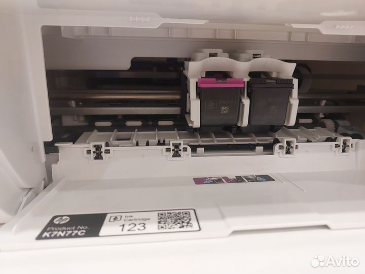 Принтер струйный hp deskjet 2130 с катрижджами
