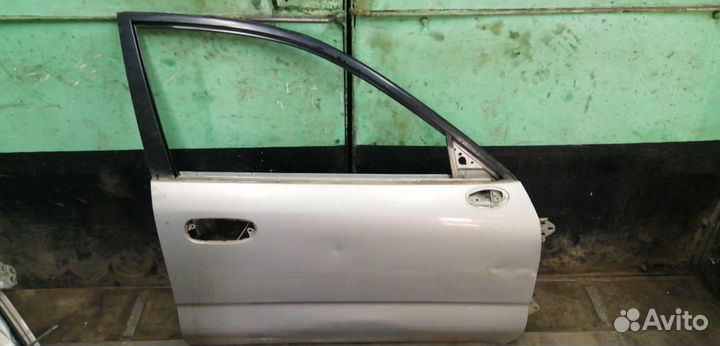 Дверь передняя правая Mitsubishi Carisma