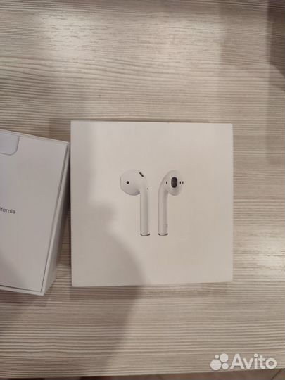 Коробка AirPods