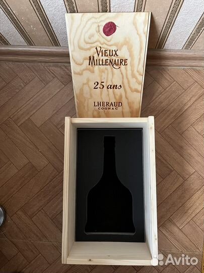 Коробки, бутылки из под алкоголя