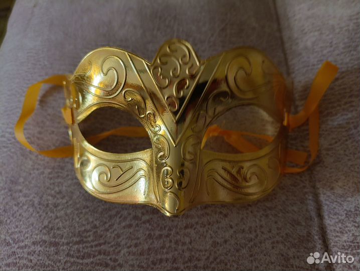 Маска для праздника новая