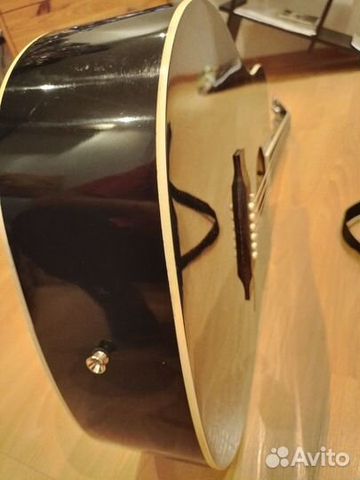 Акустическая гитара 