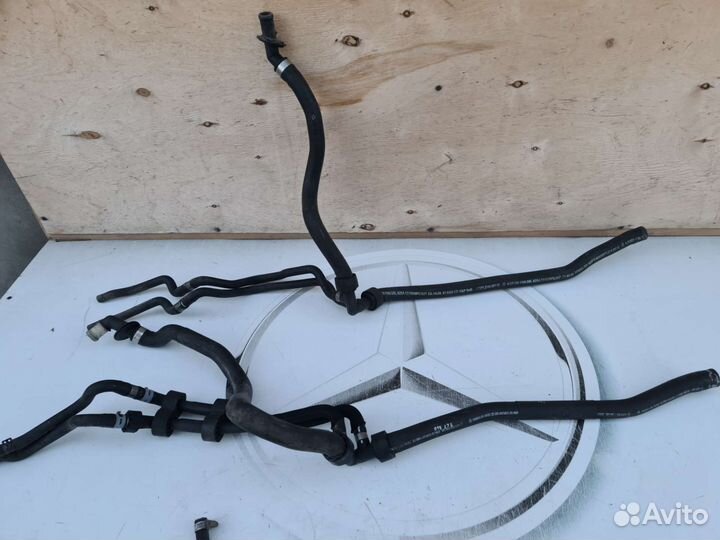 Патрубок охлаждающей жидкости Mercedes W211