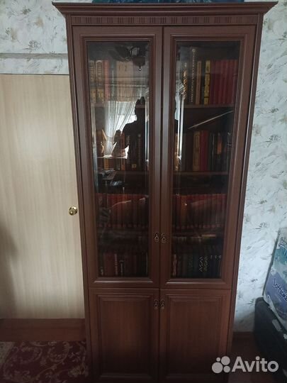 Книжный шкаф сервант