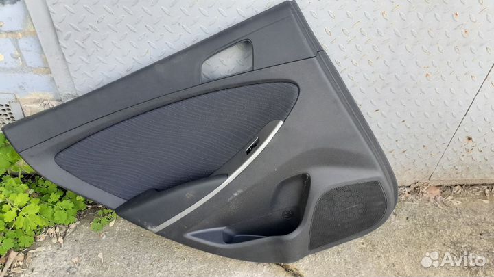 Обшивка двери на Hyundai Solaris 2013 лев