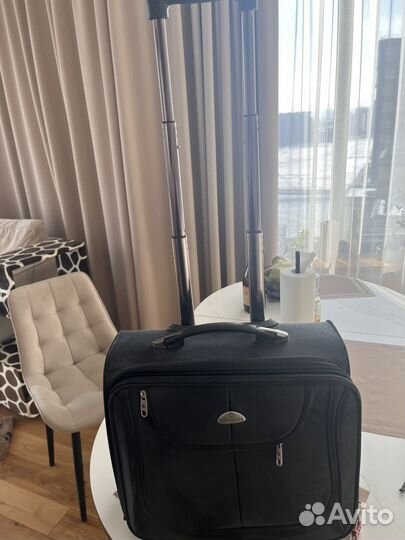 Чемодан на колесах