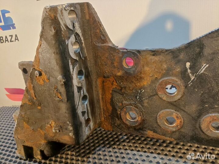 1629657 Кронштейн буксировочный левый Volvo FH